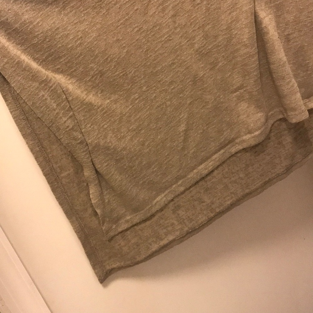 High-Low Short Sleeve Top - Picture 3 of 4